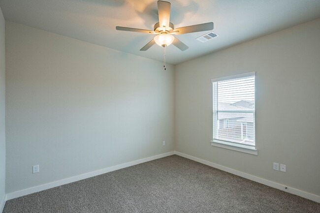 Building Photo - 644 Wheatfield Dr