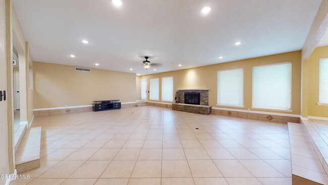 Building Photo - 801 Claravista Ln