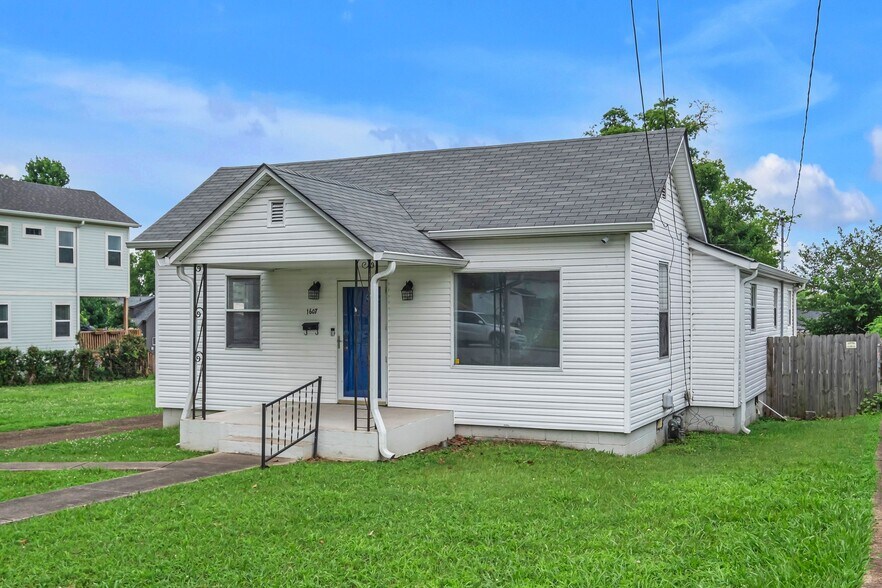 Building Photo - 1607 22nd Ave N