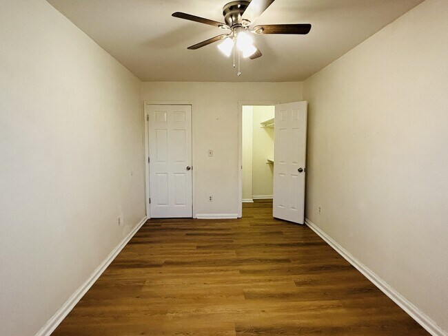 Building Photo - 5607 Gates Landing Rd