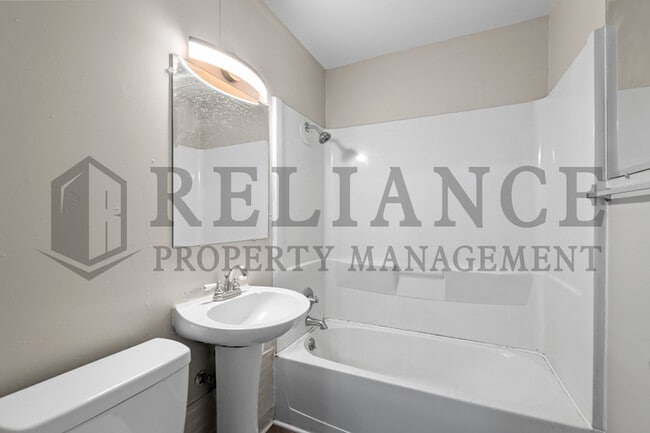 Building Photo - 224 Grover Ave