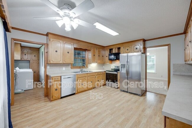 Building Photo - 1003 Chesterfield Ave