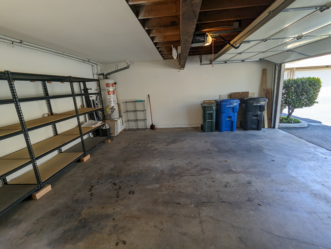 Building Photo - 327 Sprucewood Ave