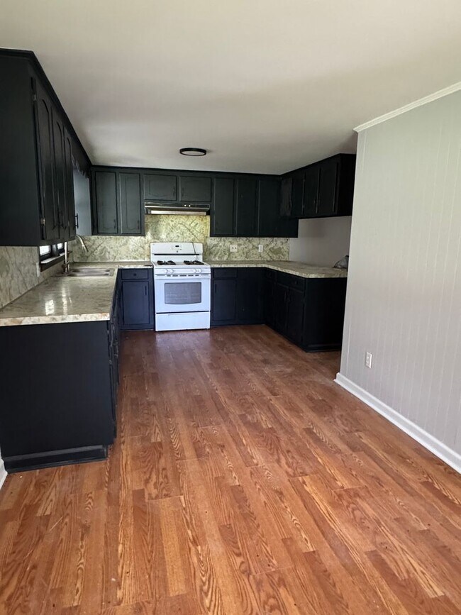 Building Photo - Single Family Residence