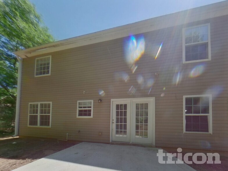 Building Photo - 156 Bridgestone Ln