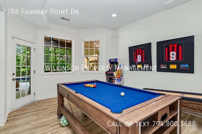 Building Photo - 786 Fairway Point Dr