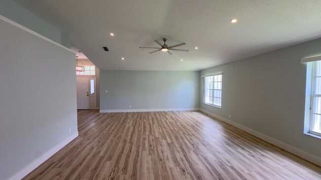 Building Photo - 13285 Opal Ln