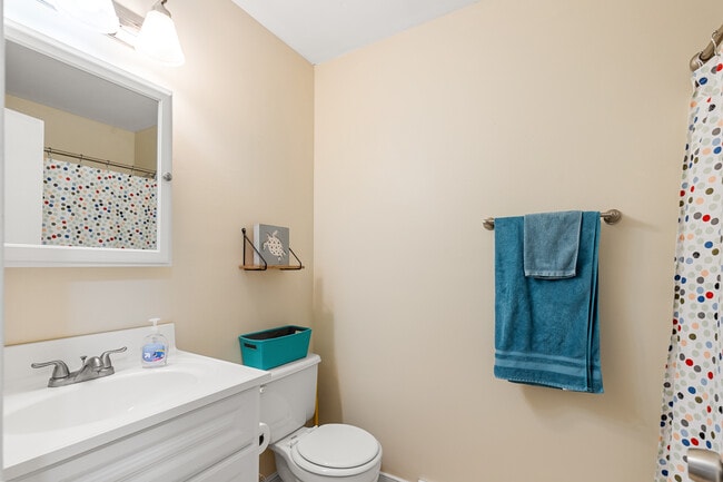 Building Photo - 3012 Fielding Rd