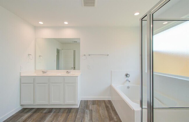Building Photo - 8707 Shumard Oak Dr