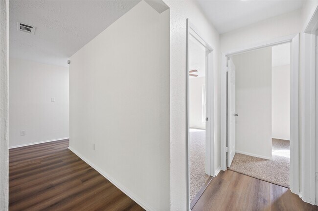 Building Photo - 8343 Carriage Creek Dr