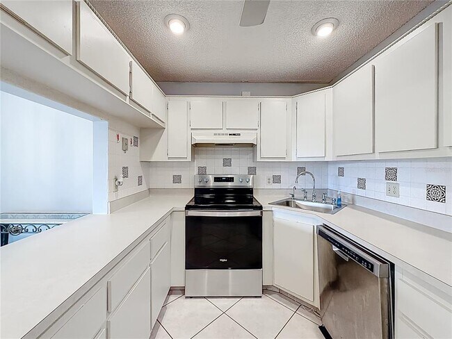 Building Photo - 826 Sky Pine Way