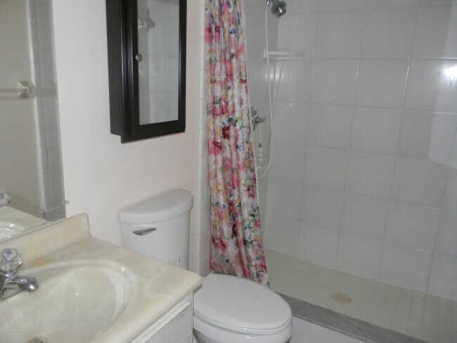 Building Photo - 1036 Ashley Ave