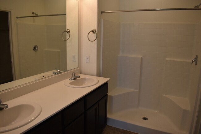 Building Photo - 4457 Jennifer Wy