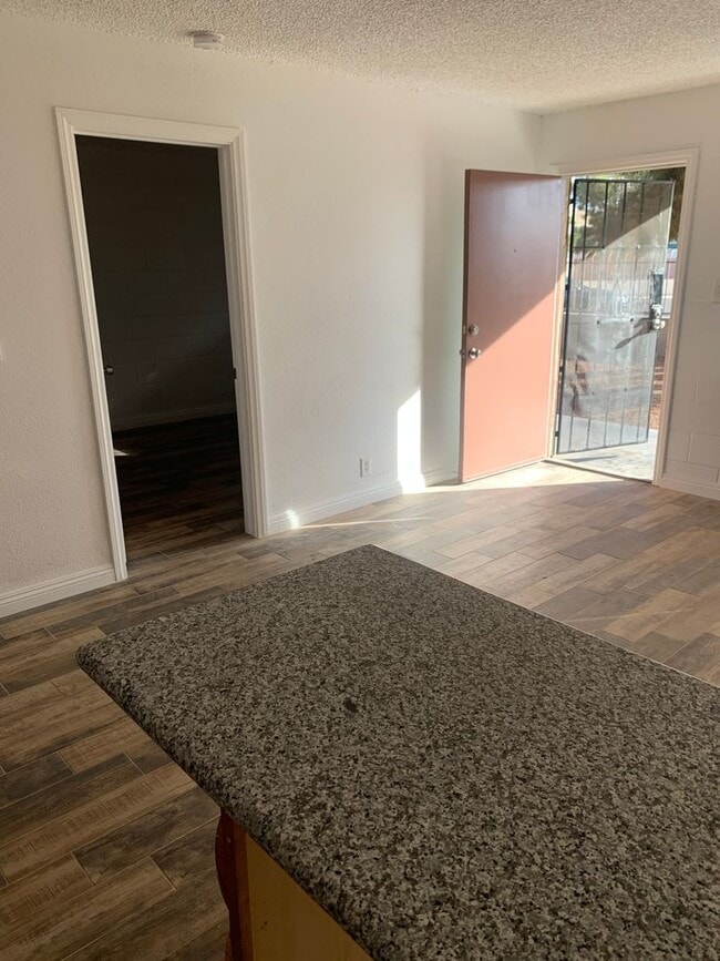Building Photo - 1 Bedroom 1 Bath In Central Las Vegas Newly Renovated