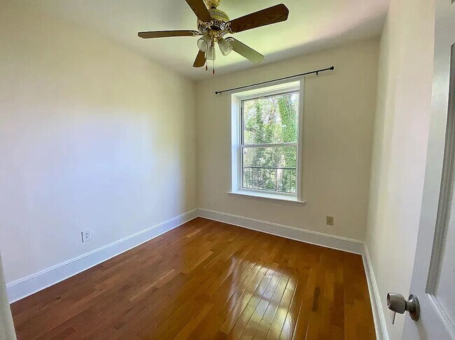 Building Photo - 457 Park Pl