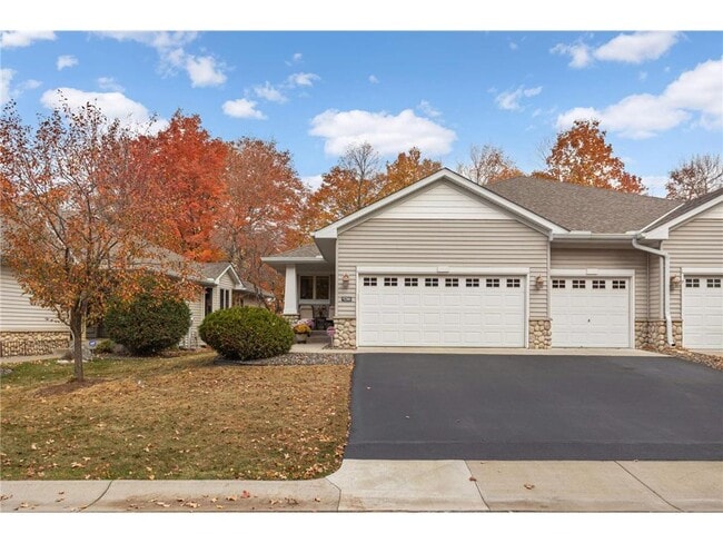Building Photo - 9280 Blackoaks Ct N