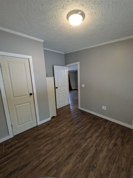 Building Photo - 11 Corn Hill Rd