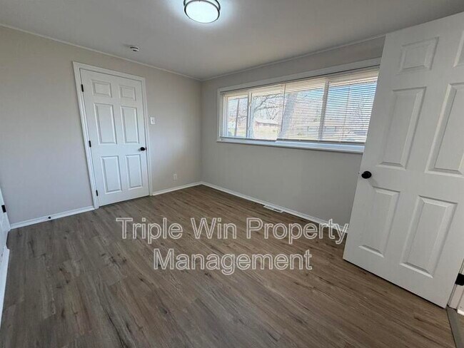 Building Photo - 404 Fee Fee Hills Dr