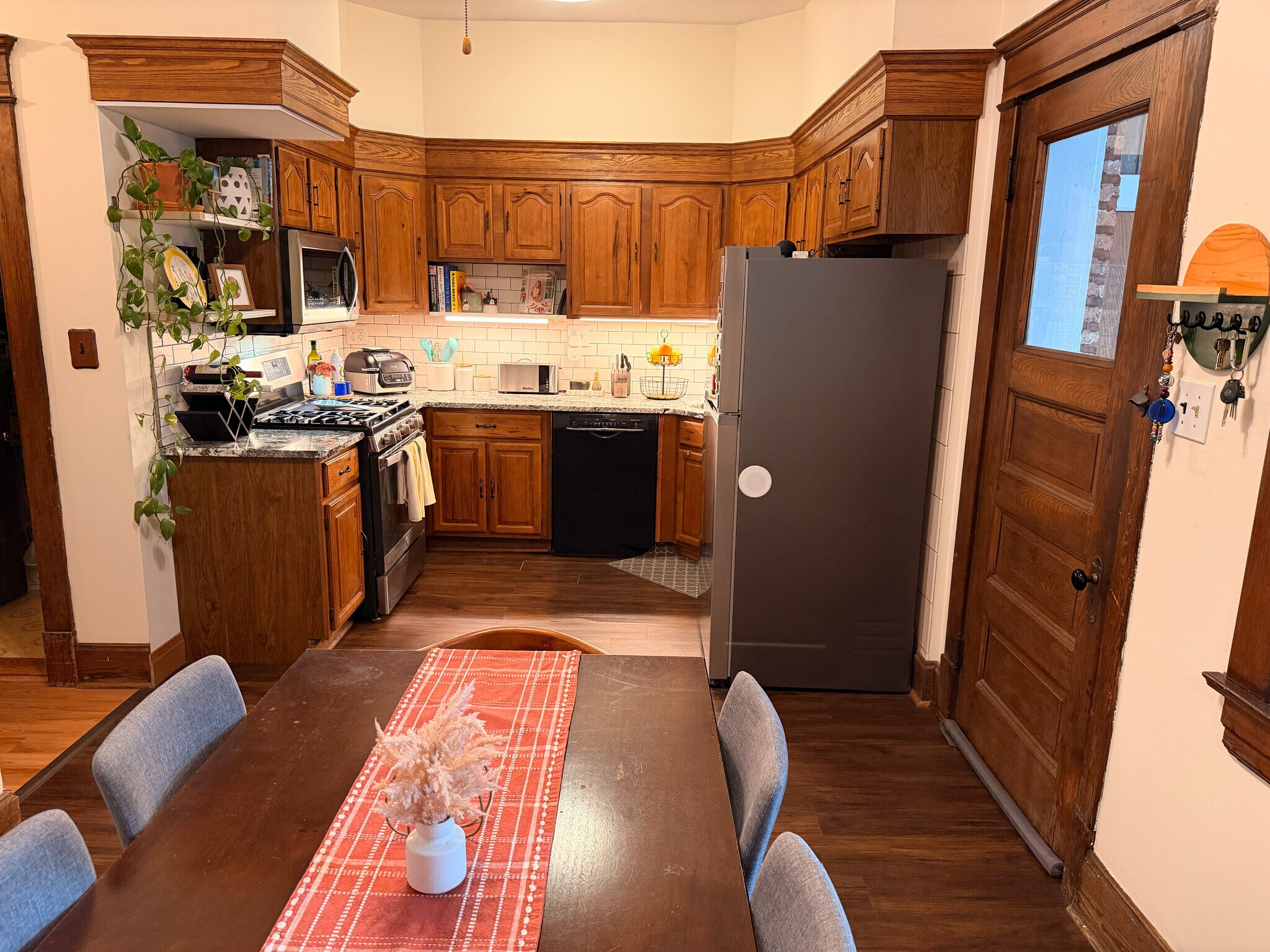 Building Photo - 1037 N Damen Ave