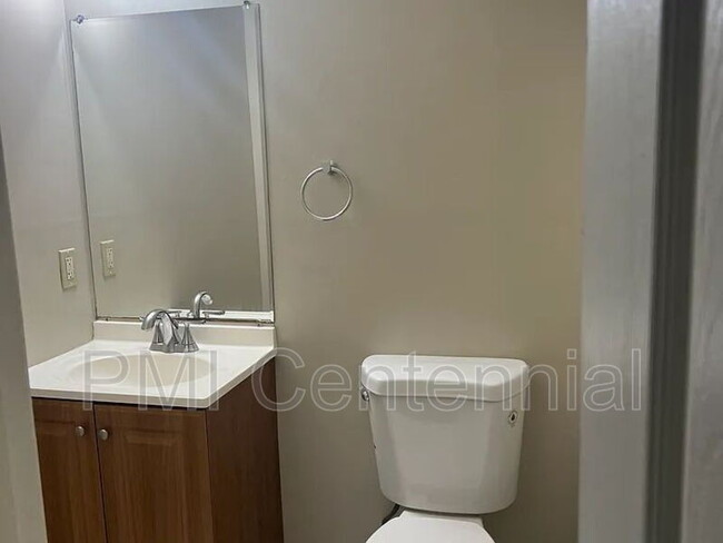 Building Photo - 3543 N Hopkins Ct