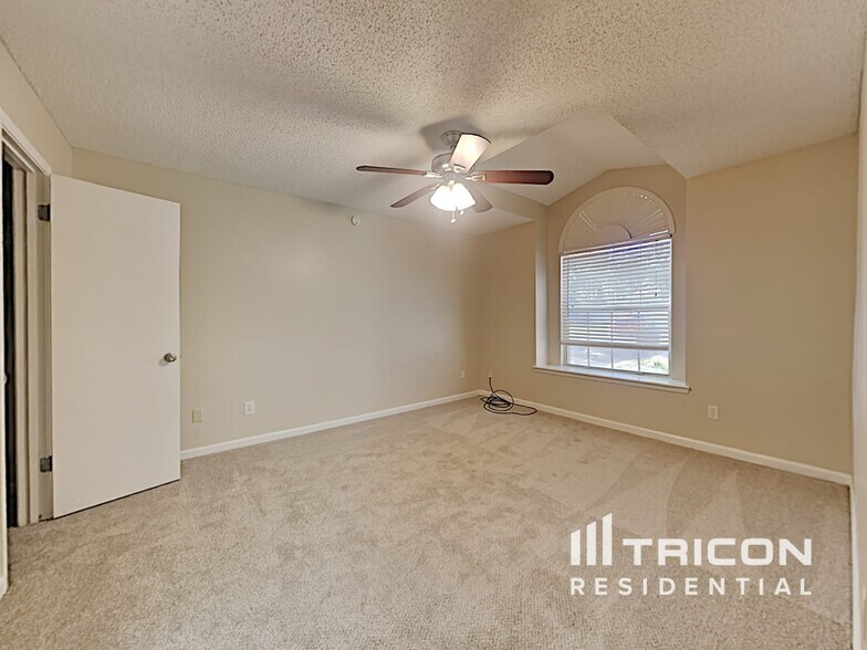 Building Photo - 1293 Munson Cove Dr