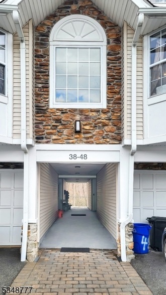 Building Photo - 40 Pasture Ct