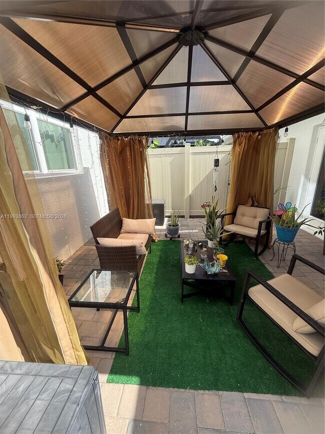 Building Photo - 9261 Gran Teatro Dr