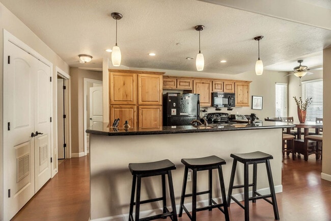 Building Photo - 606 W S Temple St