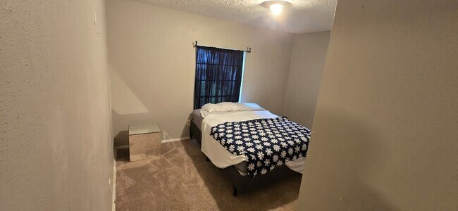Building Photo - 1419 Twining Oaks Ln