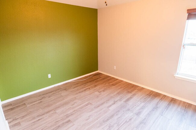 Building Photo - 404 Grisham Dr