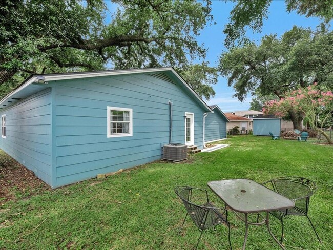 Building Photo - 683 Water View Dr