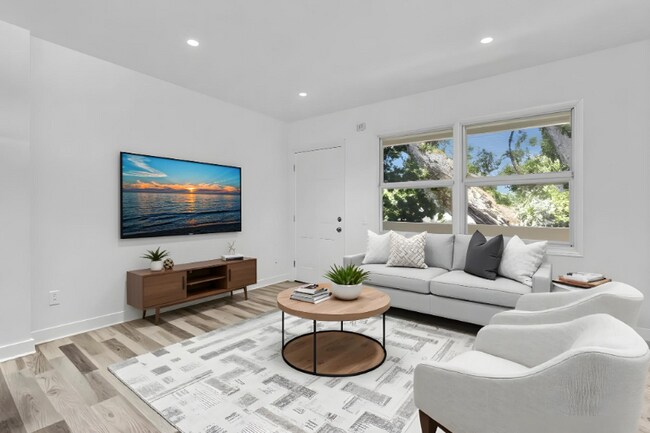 Building Photo - 801 SW 15th Ave