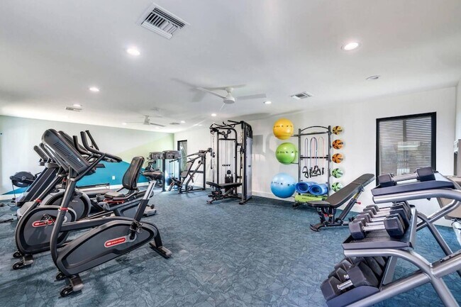 Building Photo - 128 Needle Palm Ln