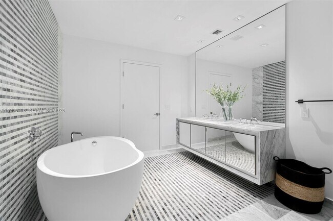 Building Photo - 788 NE 23rd St