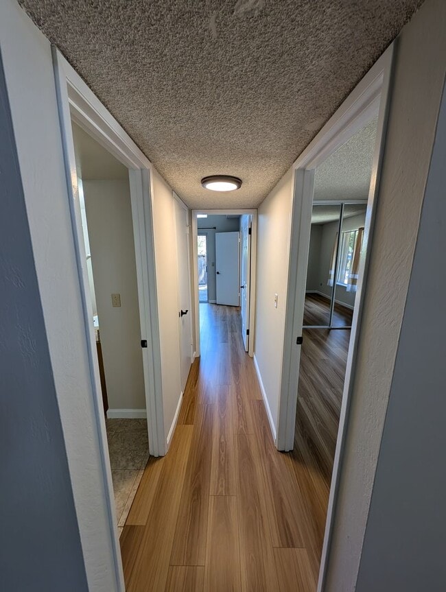 Building Photo - Los Gatos Townhome