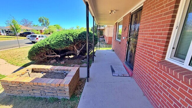 Building Photo - FANTASTIC REMODELED 3 Bed 2 Bath Home in Strayer & Shephards Park Hill Brand New Flooring New Car...