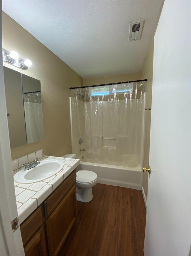 Building Photo - 367 Strauss Ln