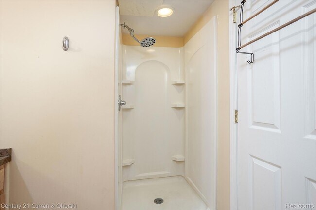 Building Photo - 42104 Echo Forest Dr