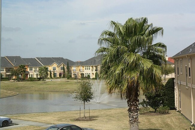 Building Photo - 2046 Palm Forest Ln