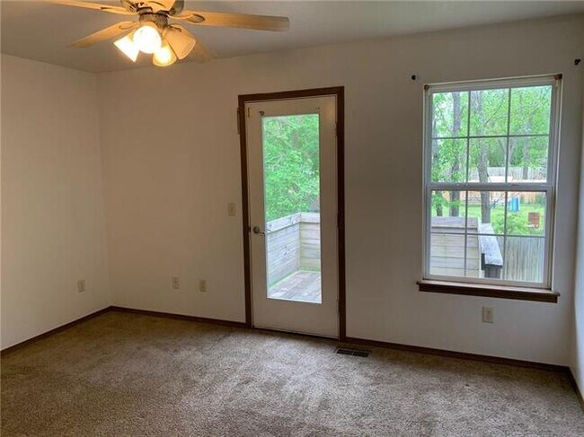 Building Photo - 1207 N Allen Dr