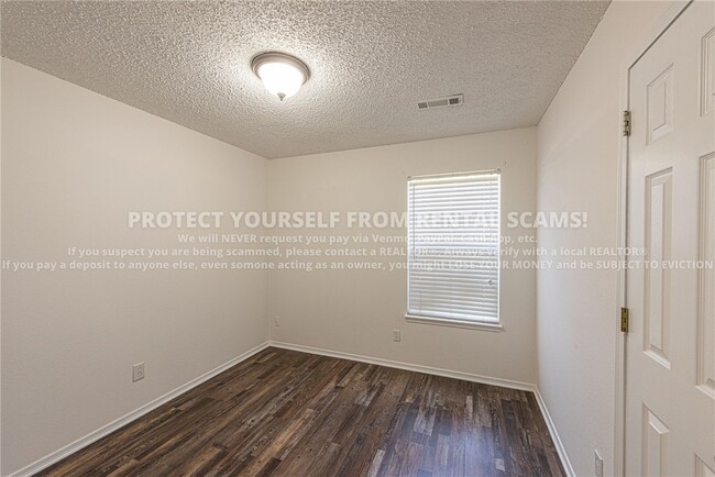 Building Photo - 3161 W Oakfield St