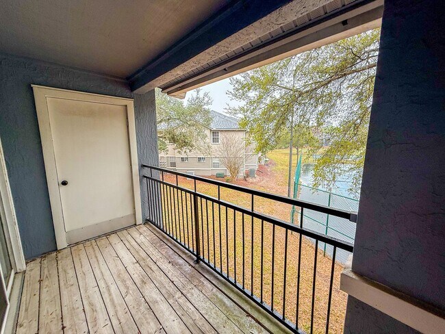 Building Photo - Windsor Park #924