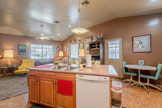 Building Photo - CUTE 2 Bedroom 1 Bath bungalow in Sunnyslope with full casita