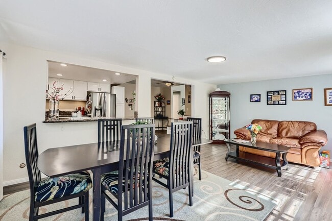 Building Photo - Charming 3-Bedroom, 2-Bath Home in a Cul-d...