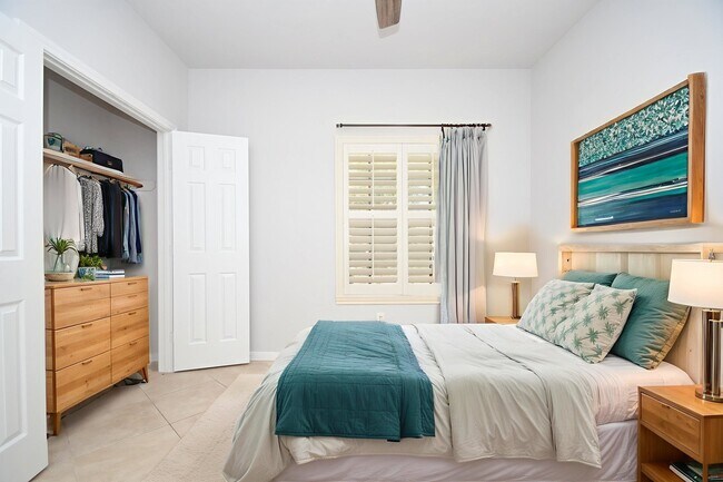 Building Photo - 4402 Jamaica Dr