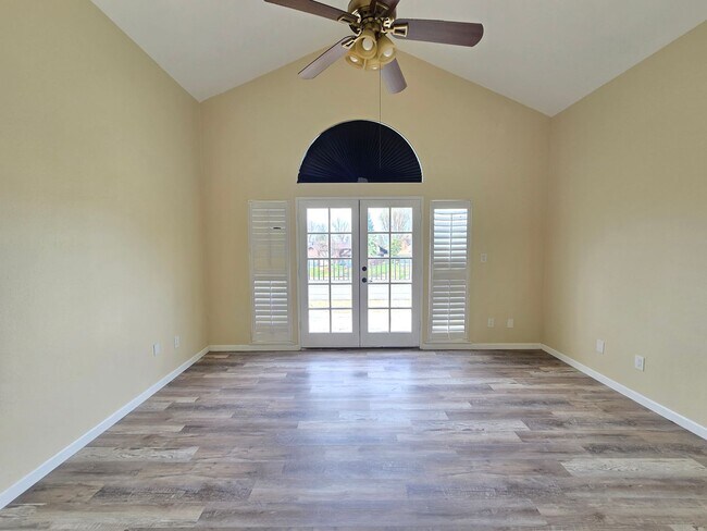 Building Photo - Pool Home – 3 Bed | 3 Bath | 1,625 Sq Ft