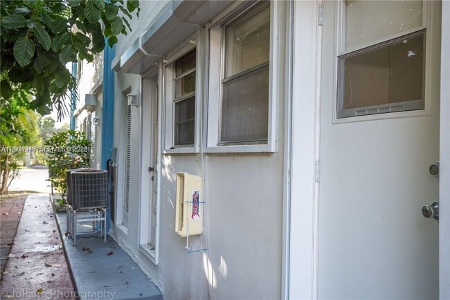 Building Photo - 9455 Bay Harbor Terrace