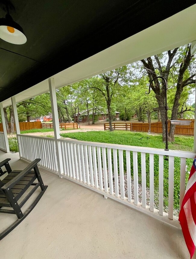 Building Photo - 128 Pollyanna Dr