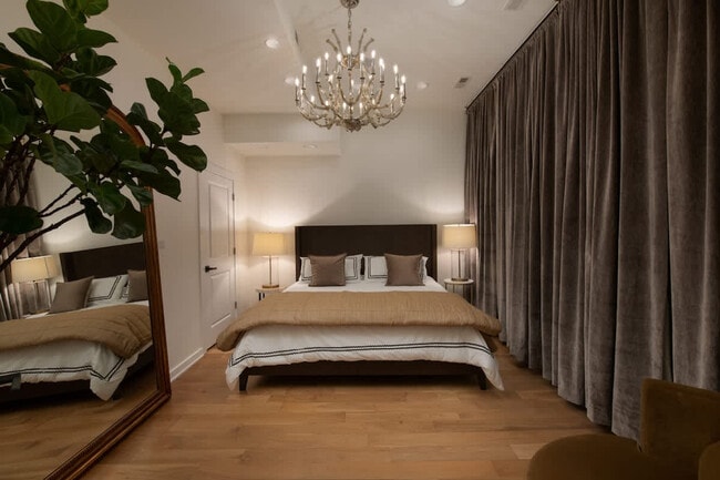 Building Photo - 22 E Elm St