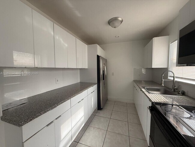 Building Photo - 1513 NW 15th Ave